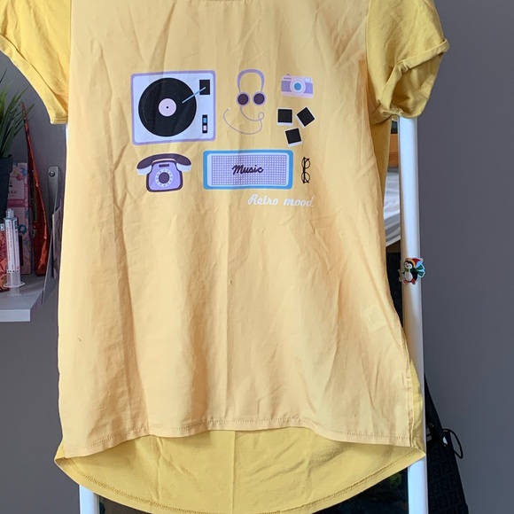 Chandail jaune/ yellow t-shirt - Picture 2 of 3
